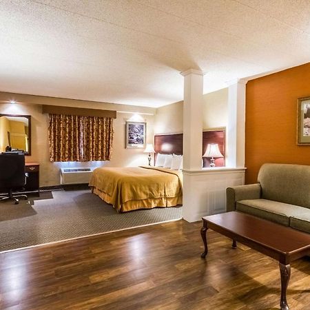 Quaint Inn & Suites McHenry Esterno foto