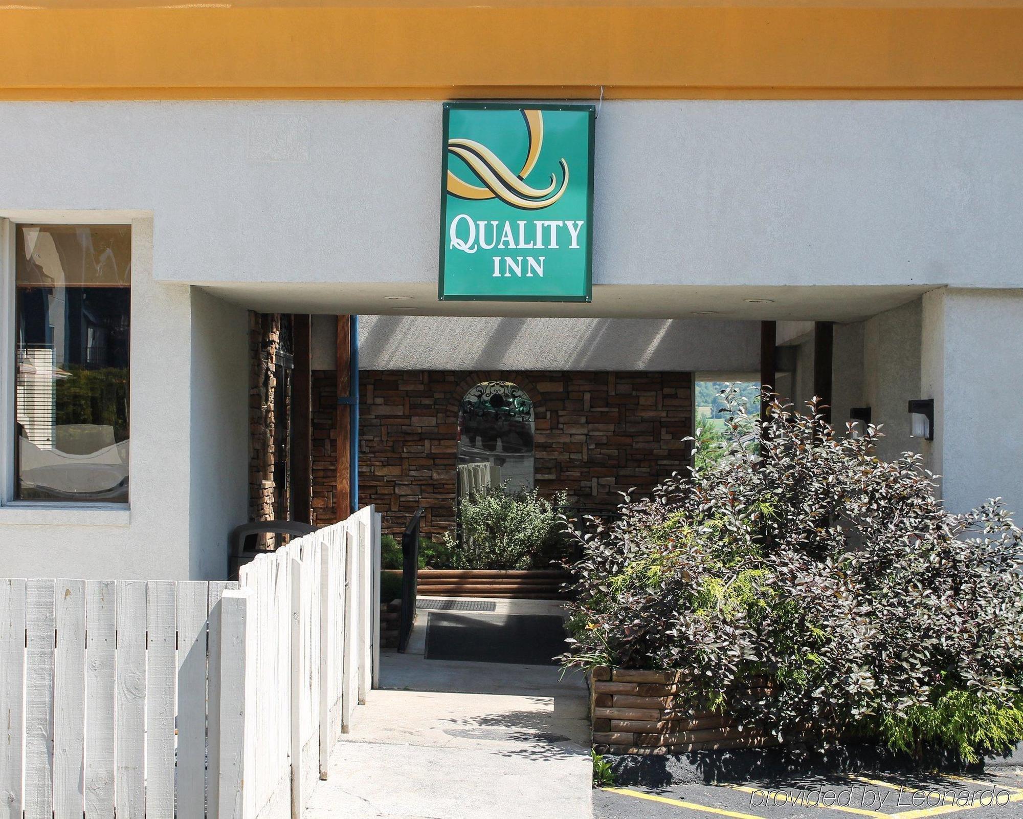 Quaint Inn & Suites McHenry Esterno foto