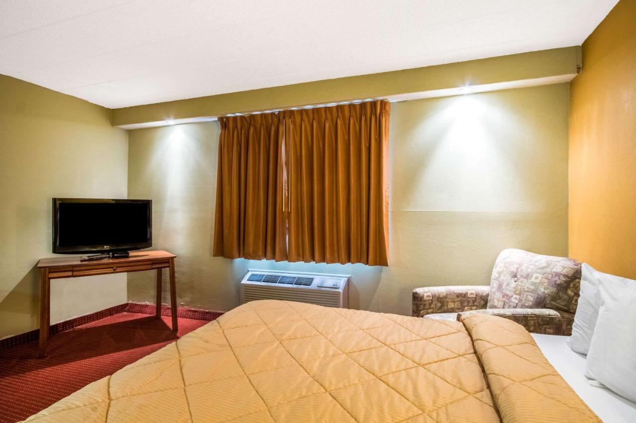 Quaint Inn & Suites McHenry Esterno foto