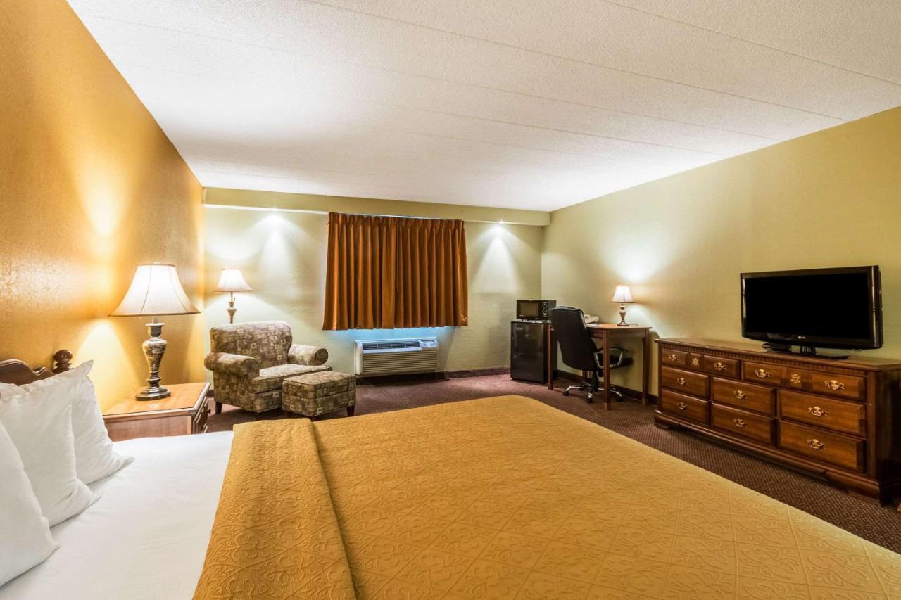 Quaint Inn & Suites McHenry Esterno foto