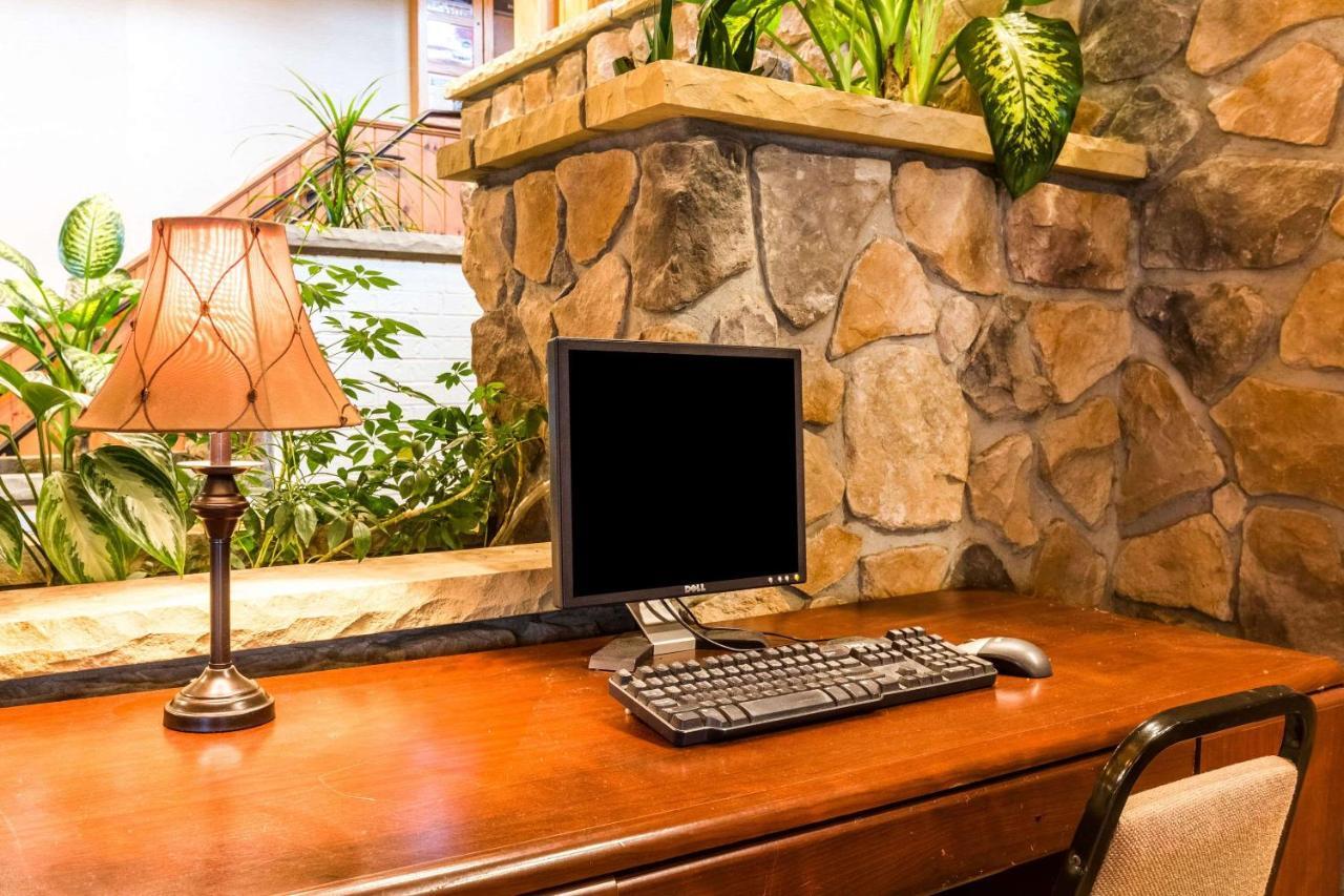 Quaint Inn & Suites McHenry Esterno foto