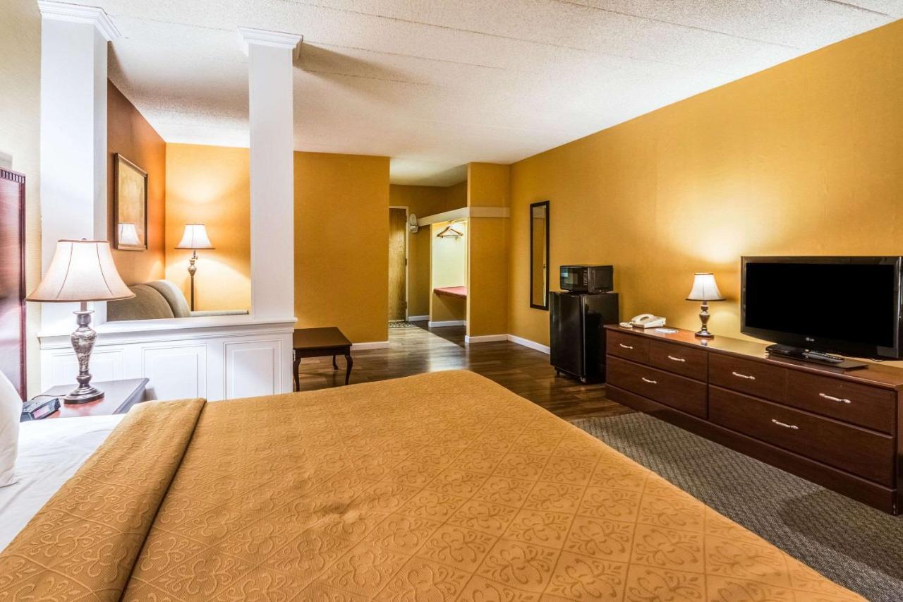 Quaint Inn & Suites McHenry Esterno foto