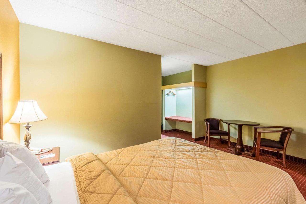 Quaint Inn & Suites McHenry Esterno foto