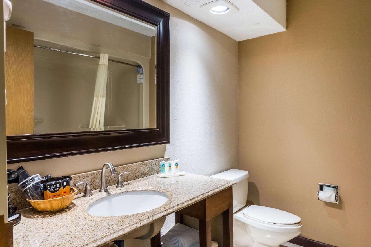 Quaint Inn & Suites McHenry Esterno foto