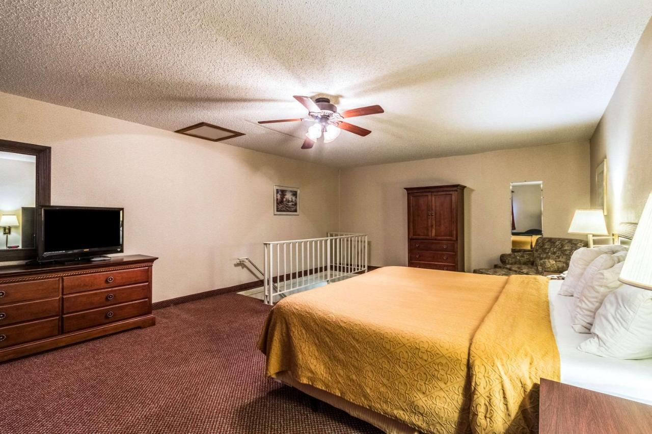 Quaint Inn & Suites McHenry Esterno foto