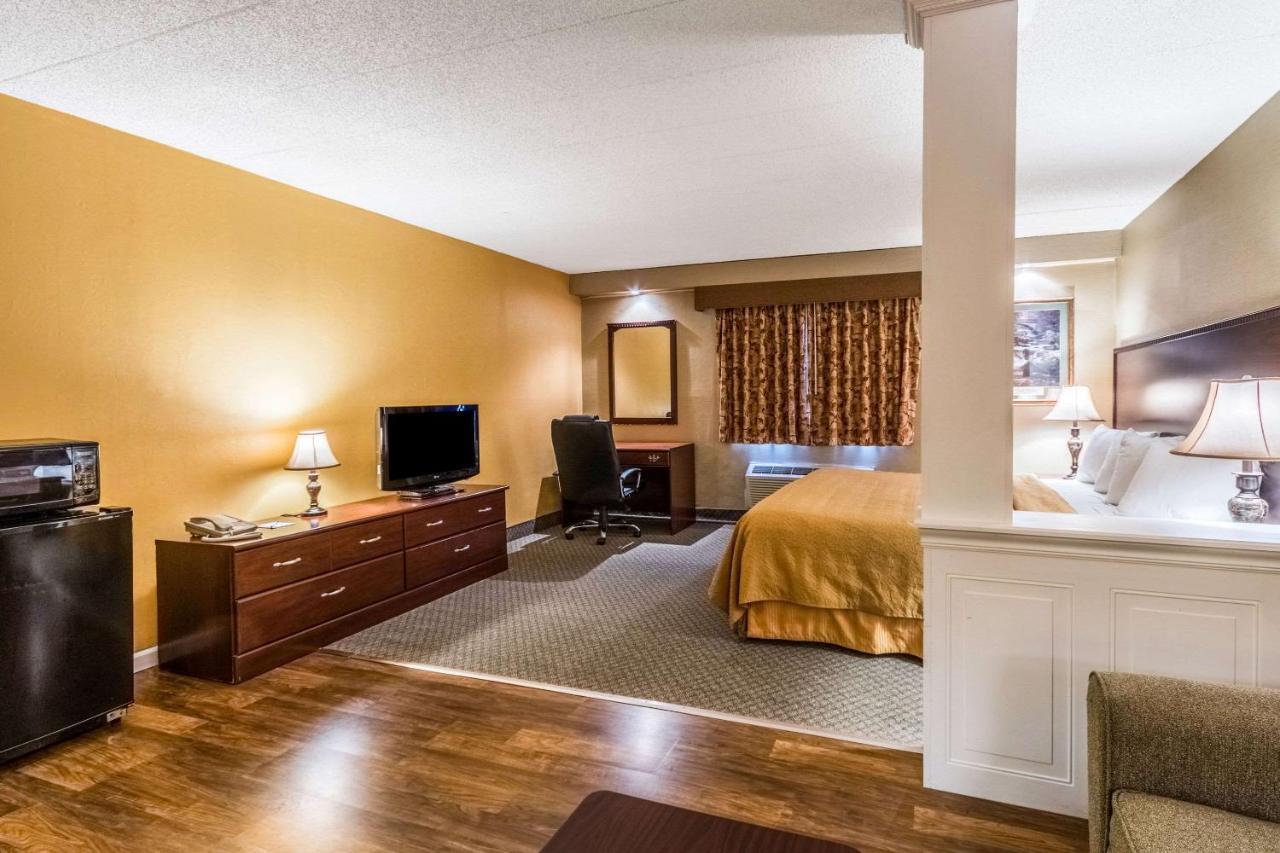 Quaint Inn & Suites McHenry Esterno foto