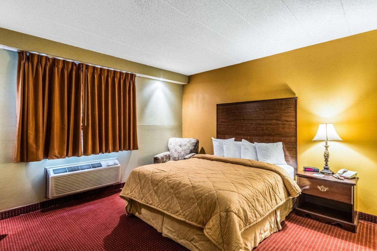 Quaint Inn & Suites McHenry Esterno foto